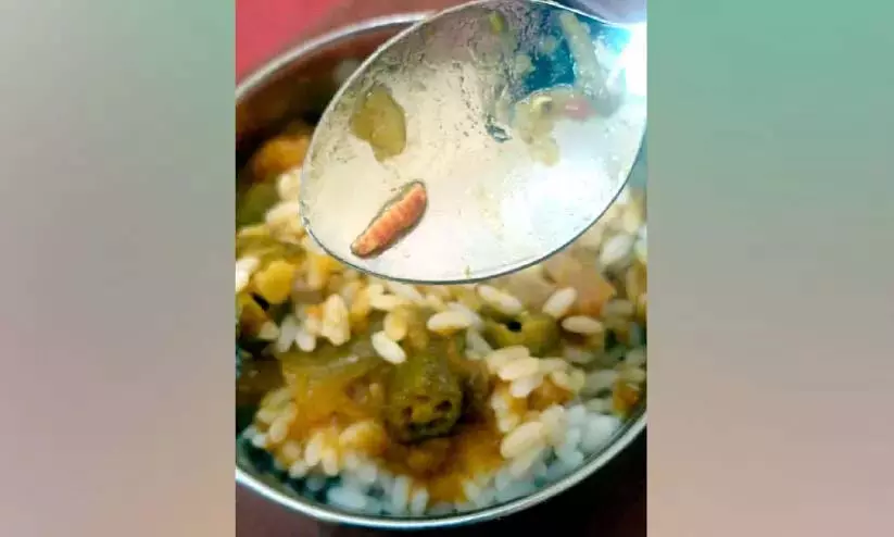 Kerala : छात्रों को बांटे गए भोजन में कीड़े Kerala : छात्रों को बांटे गए भोजन में कीड़े