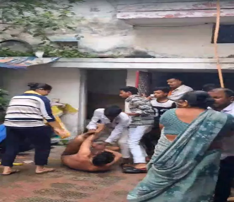 CG BREAKING: जमीन विवाद ने लिया हिंसक मोड़, युवक पर चाकू और कूकर के ढक्कन से जानलेवा हमला CG BREAKING: जमीन विवाद ने लिया हिंसक मोड़, युवक पर चाकू और कूकर के ढक्कन से जानलेवा हमला