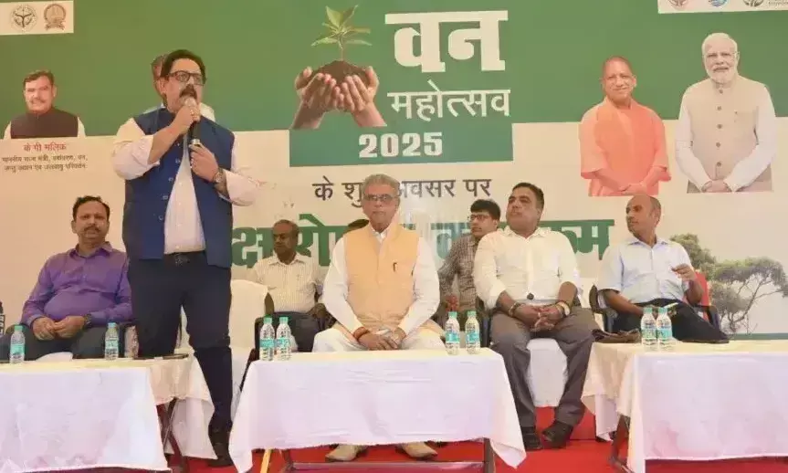 Lucknow: वन मंत्री ने त्रिवेणी वन का उद्घाटन कर वन महोत्सव 2025 की नींव रखी Lucknow: वन मंत्री ने त्रिवेणी वन का उद्घाटन कर वन महोत्सव 2025 की नींव रखी