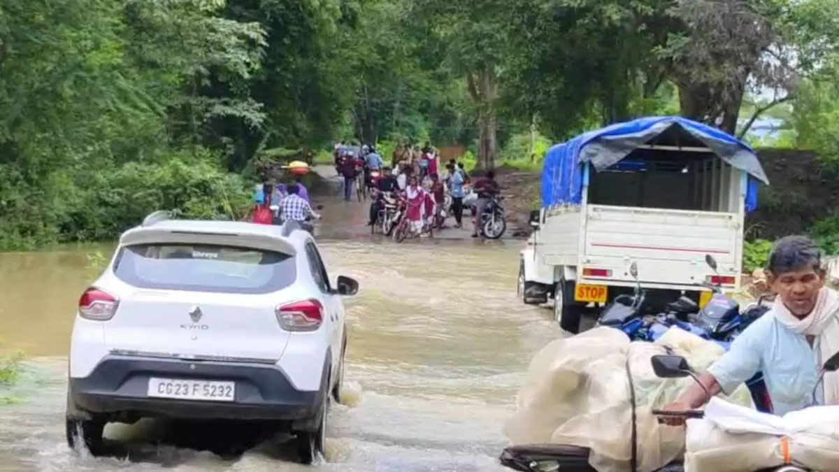 गरियाबंद में आया बाढ़, कलेक्टर ने आपदा विभाग को किया अलर्ट गरियाबंद में आया बाढ़, कलेक्टर ने आपदा विभाग को किया अलर्ट
