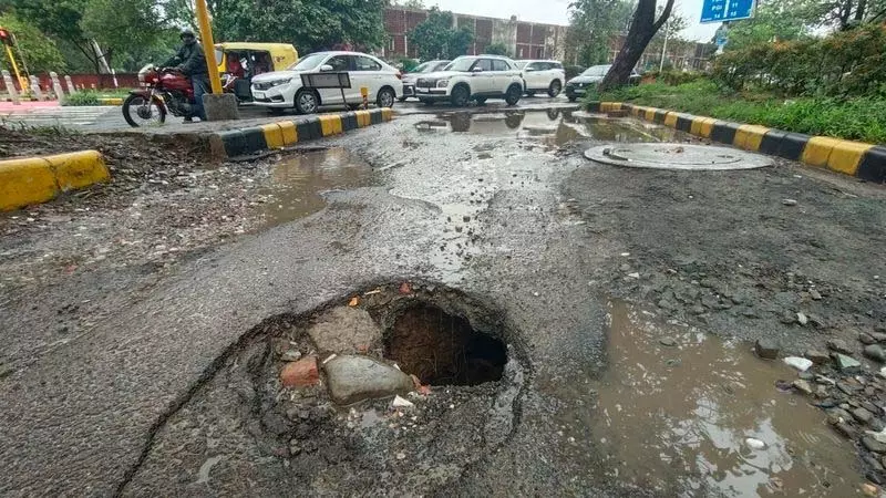 Chandigarh में बारिश जारी, जनजीवन प्रभावित Chandigarh में बारिश जारी, जनजीवन प्रभावित