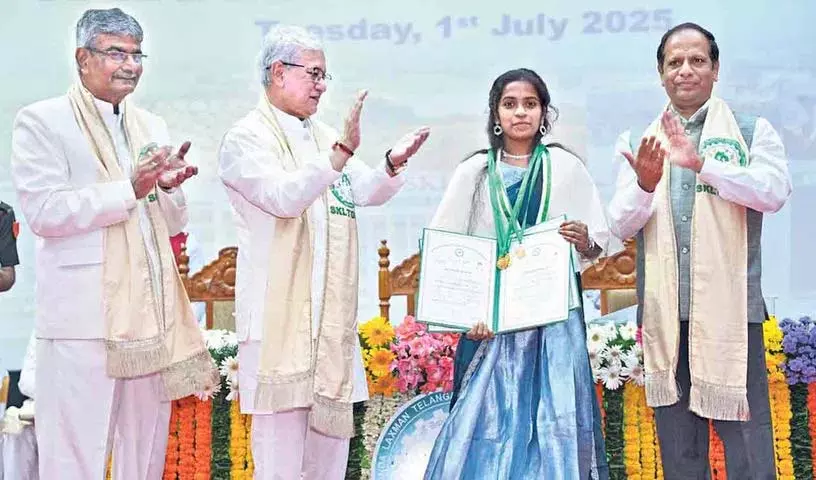 Sri Konda Laxman तेलंगाना बागवानी विश्वविद्यालय का चौथा दीक्षांत समारोह आयोजित Sri Konda Laxman तेलंगाना बागवानी विश्वविद्यालय का चौथा दीक्षांत समारोह आयोजित