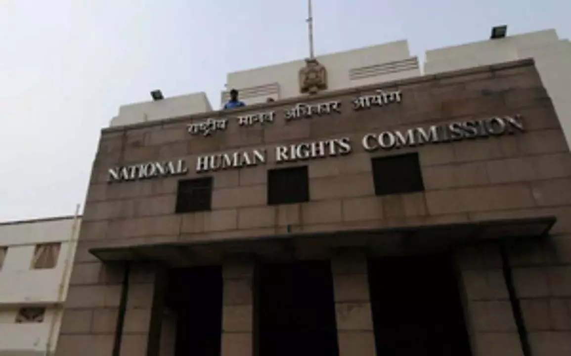 दो दलितों पर अत्याचार: NHRC ने ओडिशा के मुख्य सचिव और DGP को नोटिस भेजा दो दलितों पर अत्याचार: NHRC ने ओडिशा के मुख्य सचिव और DGP को नोटिस भेजा