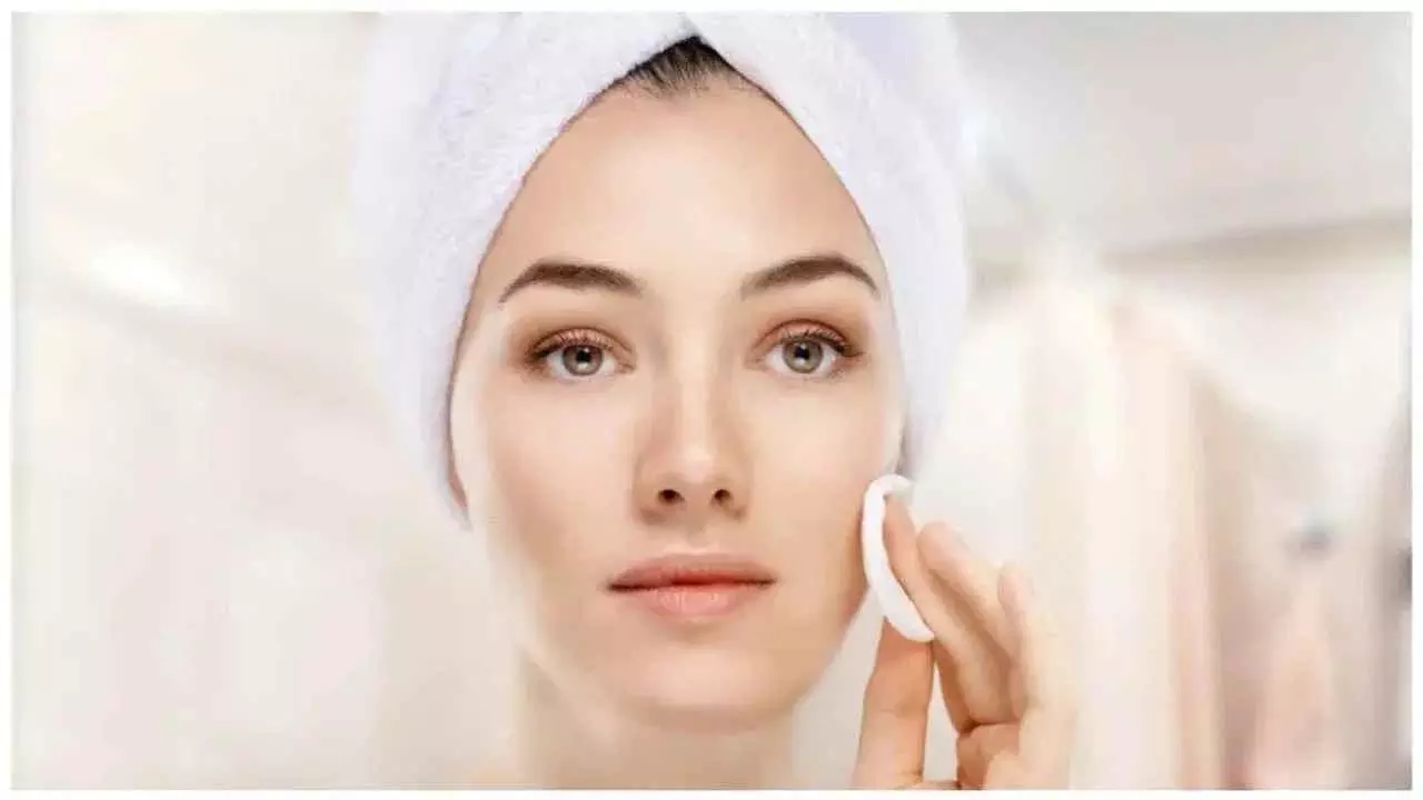 Skin Care Tips : गर्मी के असर से चेहरा मुर्झाया सा रहता है, तो अप्लाई करें ये होममेड फेस पाउडर Skin Care Tips : गर्मी के असर से चेहरा मुर्झाया सा रहता है, तो अप्लाई करें ये होममेड फेस पाउडर