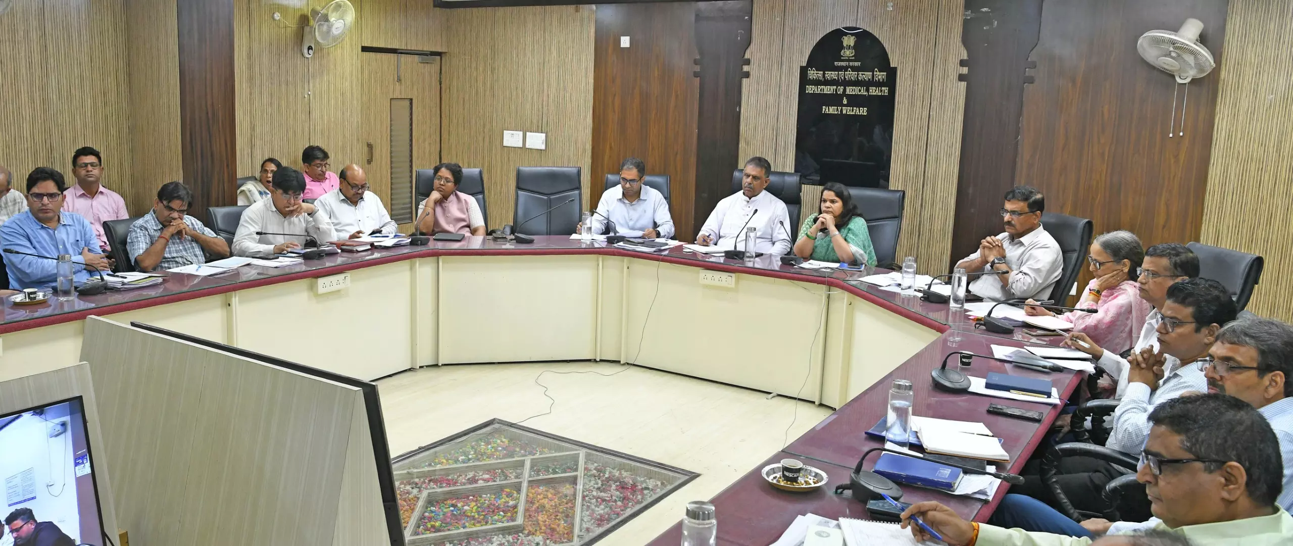 Jaipur: चिकित्सा मंत्री ने मौसमी बीमारियों से बचाव के लिए पुख्ता प्रबंधन करने के दिए निर्देश Jaipur: चिकित्सा मंत्री ने मौसमी बीमारियों से बचाव के लिए पुख्ता प्रबंधन करने के दिए निर्देश