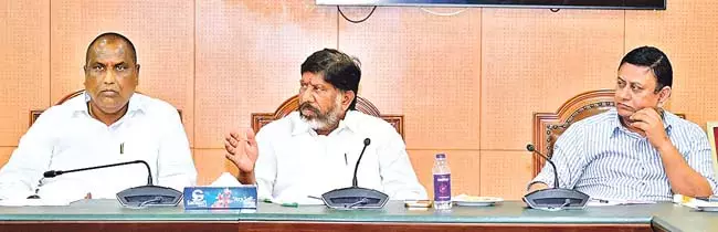 गुरुकुलों के भ्रमण के लिए एक कैलेण्डर तैयार किया जाना चाहिए : उपमुख्यमंत्री गुरुकुलों के भ्रमण के लिए एक कैलेण्डर तैयार किया जाना चाहिए : उपमुख्यमंत्री