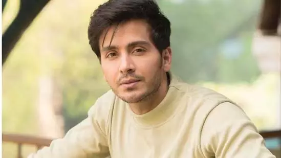 Param Singh : किया खुलासा, कहा- मैं सिंगल हूं, मैं किसी को डेट नहीं कर रहा Param Singh : किया खुलासा, कहा- मैं सिंगल हूं, मैं किसी को डेट नहीं कर रहा
