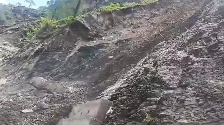 Odisha के क्योंझर में भूस्खलन से तीन लोगों की मौत Odisha के क्योंझर में भूस्खलन से तीन लोगों की मौत