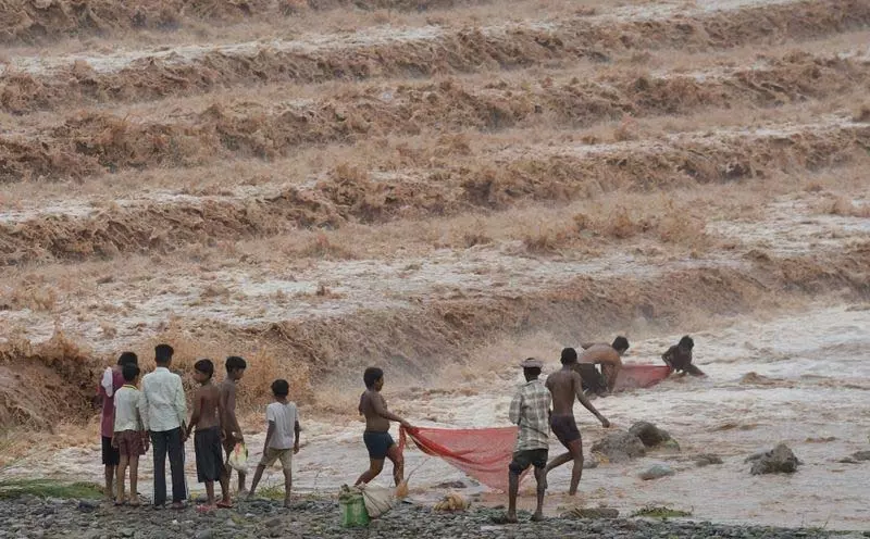 मानसून की चुनौतियां जारी रहने से घग्गर नदी का बाढ़ का पानी Panchkula के गांवों में घुसा मानसून की चुनौतियां जारी रहने से घग्गर नदी का बाढ़ का पानी Panchkula के गांवों में घुसा