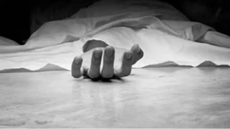Mumbai में डेटिंग को लेकर हुए झगड़े में किशोर ने नाबालिग लड़की को छत से धक्का दिया Mumbai में डेटिंग को लेकर हुए झगड़े में किशोर ने नाबालिग लड़की को छत से धक्का दिया