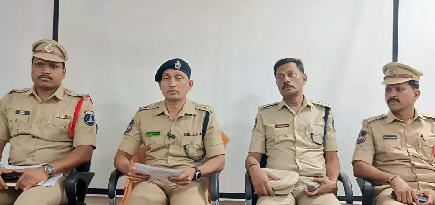 Kukatpally पुलिस ने हत्या के मामले में शामिल 3 लोगों को गिरफ्तार किया Kukatpally पुलिस ने हत्या के मामले में शामिल 3 लोगों को गिरफ्तार किया
