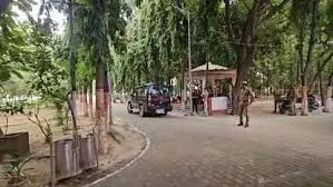 टॉफी के लालच में 3 बच्चियों का अपहरण, 17 किमी दूर छोड़कर आरोपी फरार टॉफी के लालच में 3 बच्चियों का अपहरण, 17 किमी दूर छोड़कर आरोपी फरार