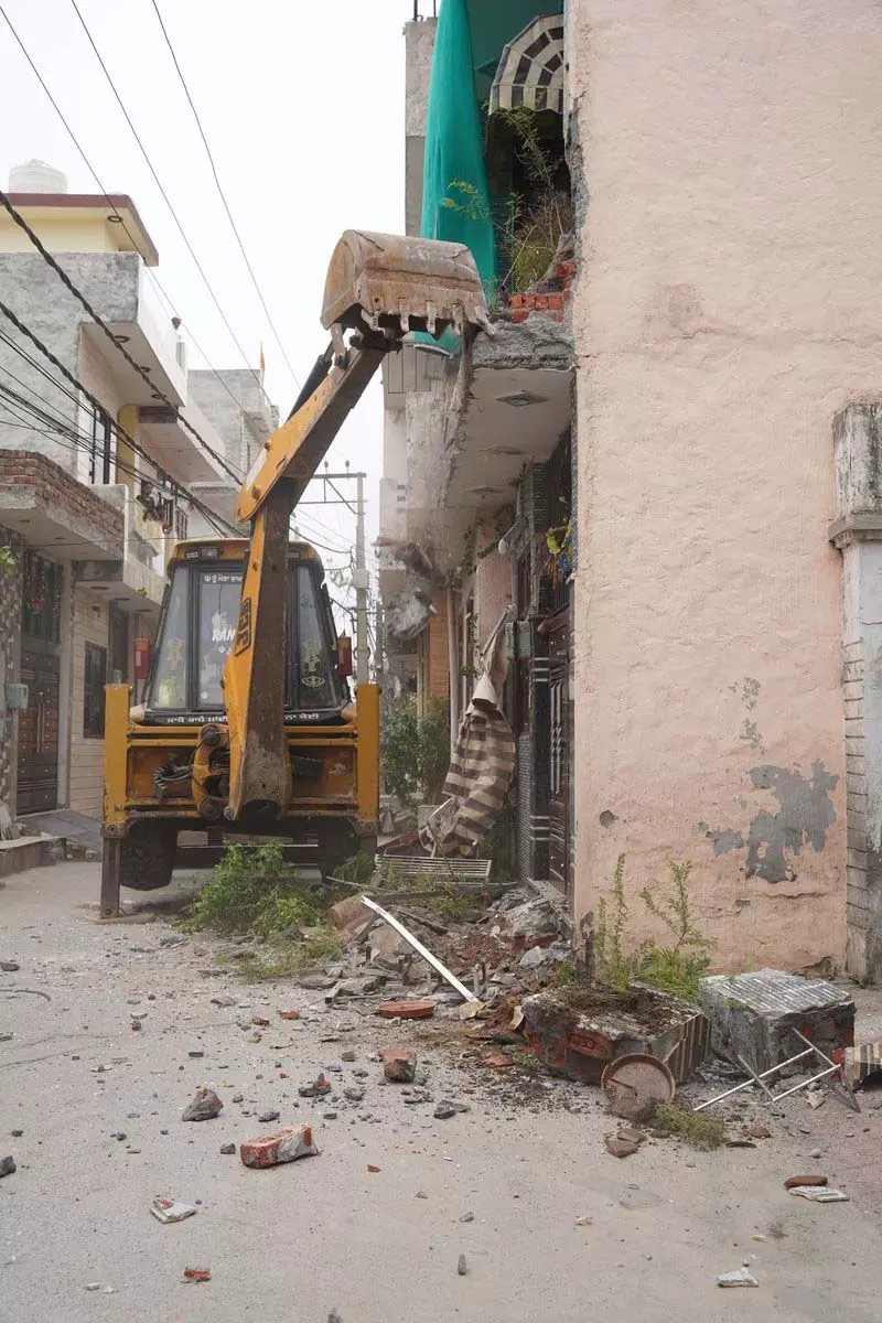 Jagraon में ड्रग मामले का सामना कर रहे दंपत्ति के घर को ढहाया गया Jagraon में ड्रग मामले का सामना कर रहे दंपत्ति के घर को ढहाया गया
