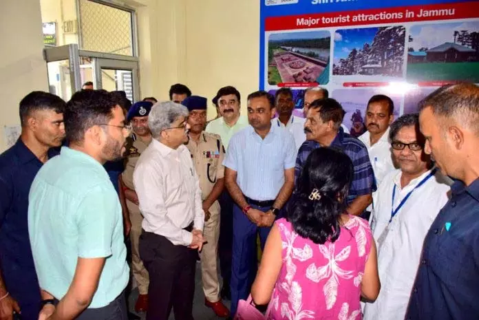 Jammu: मुख्य सचिव ने यात्री निवास का दौरा किया, श्री अमरनाथजी यात्रा की अंतिम व्यवस्थाओं की समीक्षा की Jammu: मुख्य सचिव ने यात्री निवास का दौरा किया, श्री अमरनाथजी यात्रा की अंतिम व्यवस्थाओं की समीक्षा की