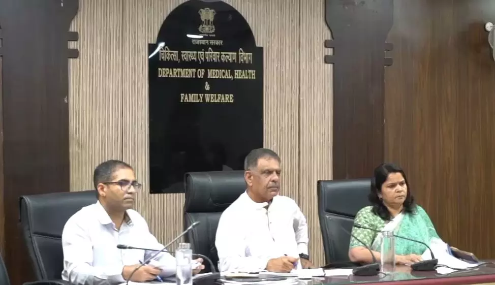 Jaipur: मौसमी बीमारियों को लेकर चिकित्सा मंत्री ने पुख्ता इंतजाम के आदेश दिए Jaipur: मौसमी बीमारियों को लेकर चिकित्सा मंत्री ने पुख्ता इंतजाम के आदेश दिए