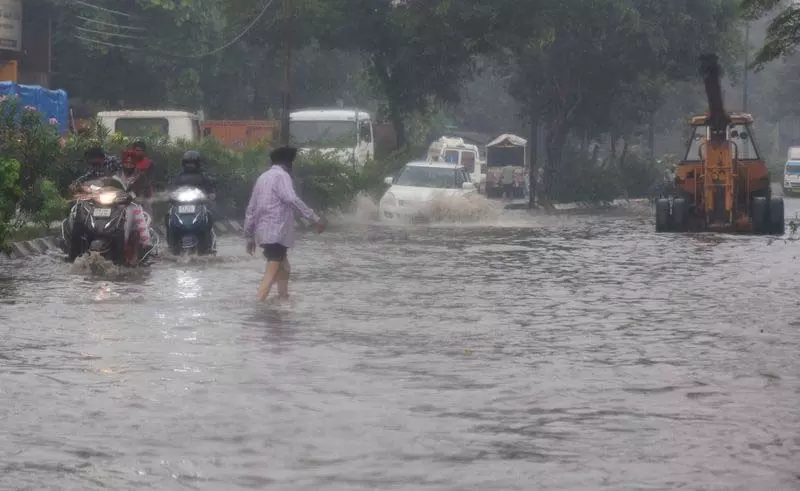 Ludhiana: बारिश से लोगों को राहत, यात्रियों को परेशानी Ludhiana: बारिश से लोगों को राहत, यात्रियों को परेशानी