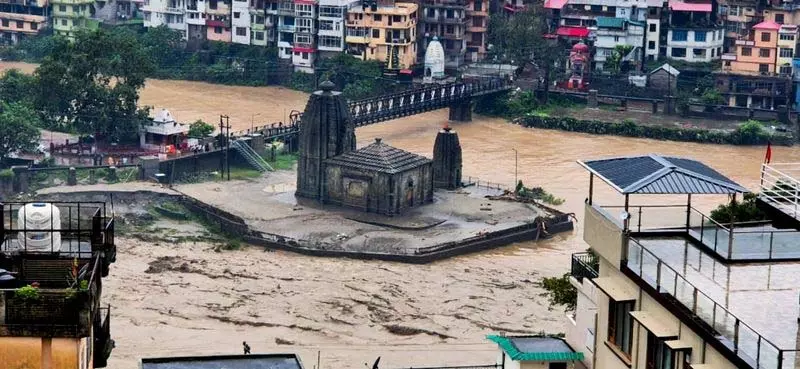 Himachal में बादल फटने की 16 घटनाएं, तीन बार अचानक आई बाढ़ से 356 करोड़ रुपये का नुकसान Himachal में बादल फटने की 16 घटनाएं, तीन बार अचानक आई बाढ़ से 356 करोड़ रुपये का नुकसान