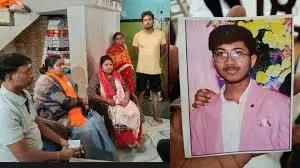 पटना जा रहा छात्र रहस्यमय तरीके से लापता, CCTV खंगाल रही पुलिस पटना जा रहा छात्र रहस्यमय तरीके से लापता, CCTV खंगाल रही पुलिस