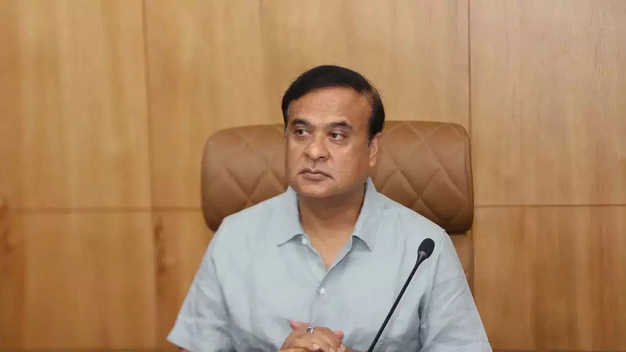 मुख्यमंत्री हिमंत बिस्वा सरमा ने दिल्ली में केंद्रीय मंत्री नितिन गडकरी से मुलाकात की मुख्यमंत्री हिमंत बिस्वा सरमा ने दिल्ली में केंद्रीय मंत्री नितिन गडकरी से मुलाकात की