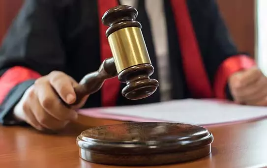 चिटफंड कंपनियों को पैसा लौटाने वाली दोनों समितियों को अदालत में सवालों का सामना चिटफंड कंपनियों को पैसा लौटाने वाली दोनों समितियों को अदालत में सवालों का सामना