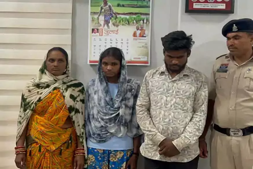 CG: जादू-टोना के शक में हत्या, सविता साहू, बेटी और भतीजा गिरफ्तार CG: जादू-टोना के शक में हत्या, सविता साहू, बेटी और भतीजा गिरफ्तार
