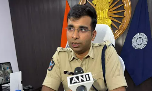 Andhra Police ने अनकापल्ली जिले में 1.20 करोड़ रुपये के मोबाइल फोन बरामद किए Andhra Police ने अनकापल्ली जिले में 1.20 करोड़ रुपये के मोबाइल फोन बरामद किए