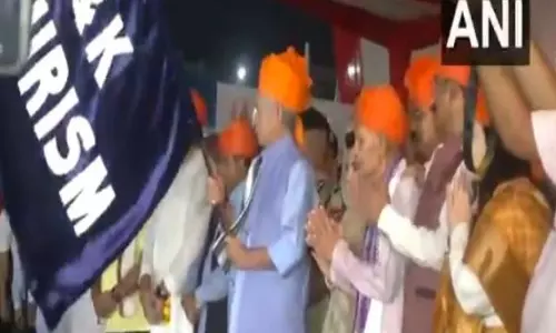 LG Manoj Sinha ने जम्मू से अमरनाथ यात्रा के पहले जत्थे को हरी झंडी दिखाई LG Manoj Sinha ने जम्मू से अमरनाथ यात्रा के पहले जत्थे को हरी झंडी दिखाई