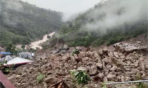 Himachal Pradesh: मलबे में दबने से दादी-पोते की दर्दनाक मौत Himachal Pradesh: मलबे में दबने से दादी-पोते की दर्दनाक मौत