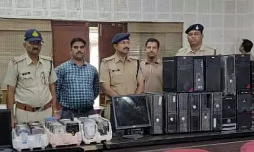 Indore : परीक्षा केंद्र के कर्मचारी समेत दो लोग 2.48 लाख की चोरी के आरोप में गिरफ्तार Indore : परीक्षा केंद्र के कर्मचारी समेत दो लोग 2.48 लाख की चोरी के आरोप में गिरफ्तार