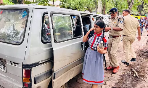 Indore : अवैध व्यावसायिक उपयोग के लिए 10 संशोधित वाहनों का पंजीकरण निलंबित Indore : अवैध व्यावसायिक उपयोग के लिए 10 संशोधित वाहनों का पंजीकरण निलंबित
