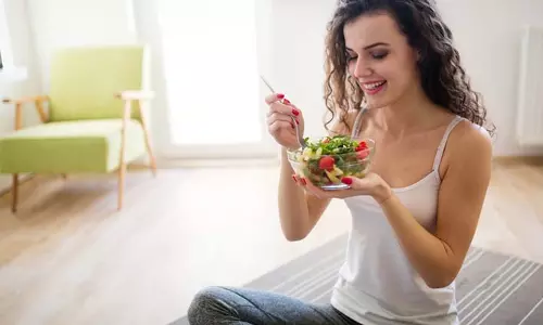 Skin Care: मानसून में अपनी त्वचा की चमक को फीका न पड़ने दें, ऐसे रखें अपनी त्वचा का ख्याल