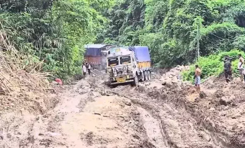 Mizoram में ईंधन संकट और गहराया, एनएच-6 पर नाकेबंदी छठे दिन भी जारी