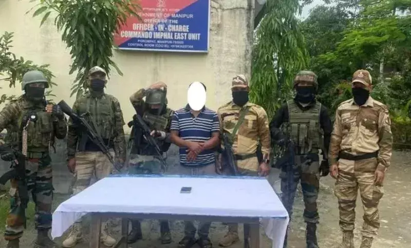 Manipur: केवाईकेएल का वरिष्ठ कार्यकर्ता गिरफ्तार, भारी मात्रा में हथियार बरामद Manipur: केवाईकेएल का वरिष्ठ कार्यकर्ता गिरफ्तार, भारी मात्रा में हथियार बरामद