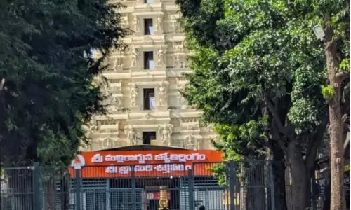 AP: श्रीशैलम मंदिर ने स्पर्श दर्शनम फिर से शुरू किया