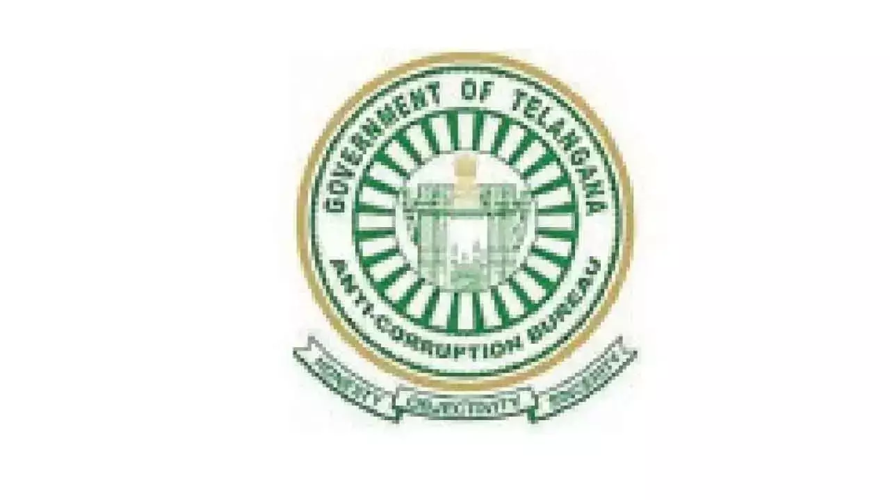 Telangana: टीजी एसीबी ने भ्रष्टाचार पर नकेल कसी Telangana: टीजी एसीबी ने भ्रष्टाचार पर नकेल कसी
