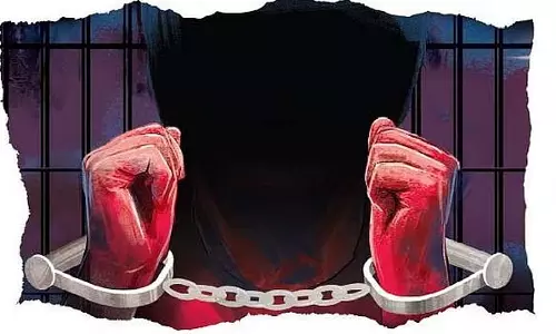 फर्जी पुलिस बनकर लूटपाट करने वाले 8 आरोपी गिरफ्तार फर्जी पुलिस बनकर लूटपाट करने वाले 8 आरोपी गिरफ्तार