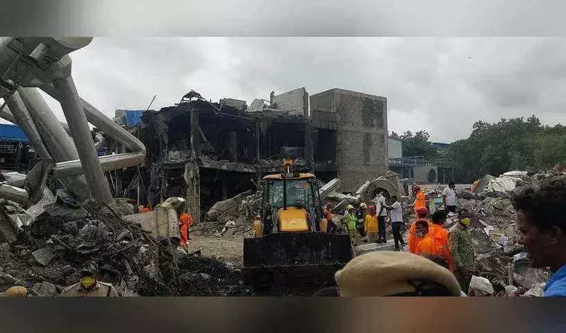 Sangareddy blast: लापता मजदूरों की तलाश जारी, बचाव कार्य धीमा Sangareddy blast: लापता मजदूरों की तलाश जारी, बचाव कार्य धीमा