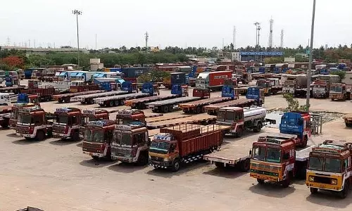 Maharashtra : ई-चालान के खिलाफ ट्रक चालक अनिश्चितकालीन हड़ताल पर, माल परिवहन प्रभावित