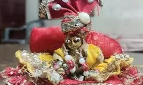 Laddu Gopal Shringar: इस श्रावण ऐसे करें लड्डू गोपाल का श्रृंगार, कई गुना बढ़ जाएगा पूजा और सेवा का फल Laddu Gopal Shringar: इस श्रावण ऐसे करें लड्डू गोपाल का श्रृंगार, कई गुना बढ़ जाएगा पूजा और सेवा का फल