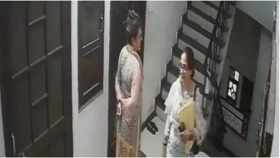 Pratapgarh: राजा भैया की पत्नी का बहन से विवाद Pratapgarh: राजा भैया की पत्नी का बहन से विवाद