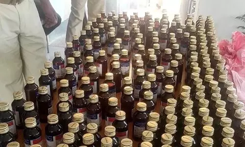 पुलिस ने कोडीन कफ सिरप की 700 से अधिक बोतलें की जब्त, दो को किया गिरफ्तार