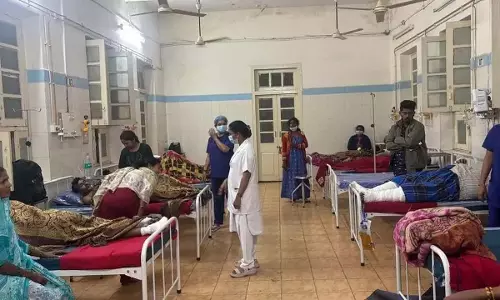 Karnataka: विक्टोरिया अस्पताल में मामूली आग के बाद 26 मरीजों को अस्पताल से निकाला गया Karnataka: विक्टोरिया अस्पताल में मामूली आग के बाद 26 मरीजों को अस्पताल से निकाला गया