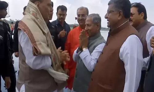 BJP की राज्य कार्यकारिणी बैठक के उद्घाटन समारोह से पहले पटना एयरपोर्ट पहुंचे रक्षा मंत्री