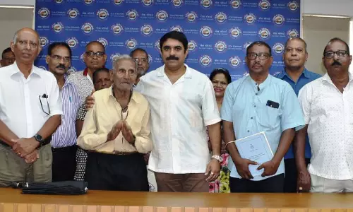 Loutolim के किसान लंबे समय से लंबित काश्तकारी विवादों में न्याय की मांग कर रहे Loutolim के किसान लंबे समय से लंबित काश्तकारी विवादों में न्याय की मांग कर रहे