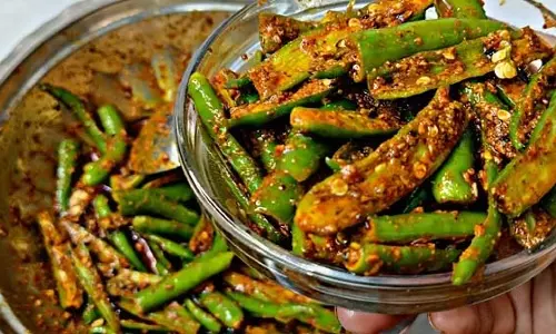 Recipe: 10 मिनट में घर पर बनाएं हरी मिर्च लहसुन का तीखा चटपटा अचार Recipe: 10 मिनट में घर पर बनाएं हरी मिर्च लहसुन का तीखा चटपटा अचार