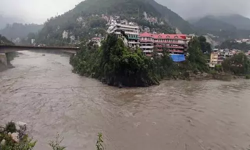 Himachal में मानसून की बारिश ने मचाई तबाही: मरने वालों की संख्या 51 हुई Himachal में मानसून की बारिश ने मचाई तबाही: मरने वालों की संख्या 51 हुई