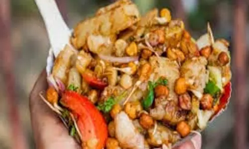 Aloo Chaat: घर पर आसानी से बनाएं चटपटी आलू चाट