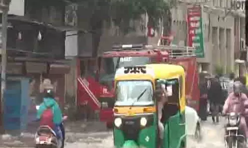 भारी बारिश से भीषण जलभराव, IMD ने बारिश, आंधी, धूल भरी आंधी का अनुमान जताया