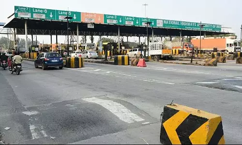 Toll Hike : वाहन चालक ध्यान दें सड़क टोल शुल्क में अच्छी वृद्धि