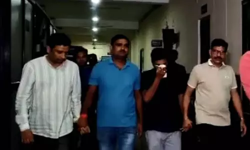 रायपुर से गिरफ्तार 3 डॉक्टर समेत 6 आरोपियों को CBI ने किया कोर्ट में पेश रायपुर से गिरफ्तार 3 डॉक्टर समेत 6 आरोपियों को CBI ने किया कोर्ट में पेश